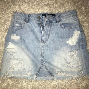 Hollister Short Denim Skirt Distressed Size 3 / 26